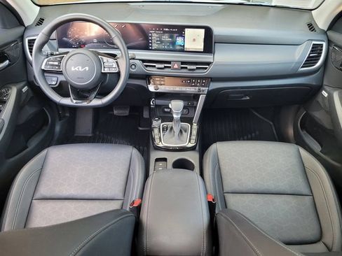 Certified 2024 Kia Seltos SX w/ SX Sunroof Package AWD/4WD image 17