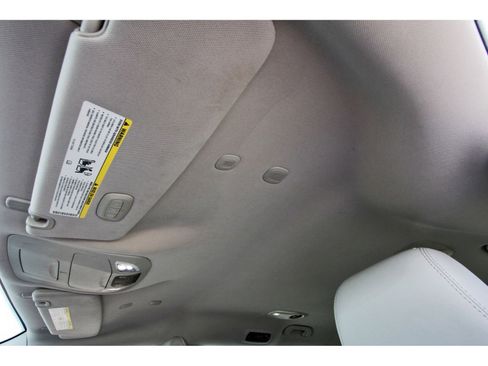 Used 2021 Chrysler Voyager Lxi image 31