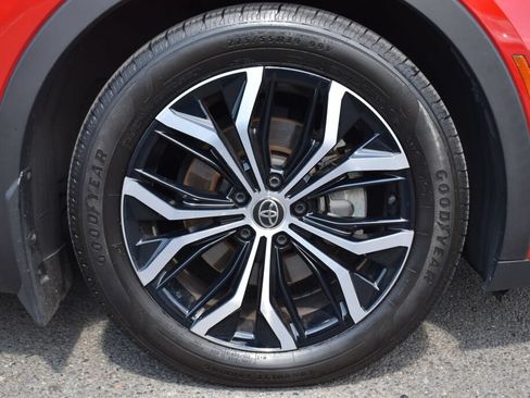 Used 2023 Toyota Crown AWD/4WD image 28