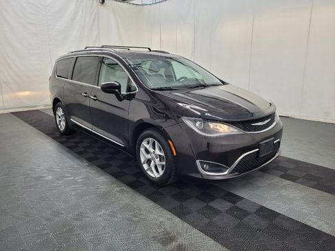 Used 2017 Chrysler Pacifica Touring-L Plus w/ Tire & Wheel Group FWD image 13