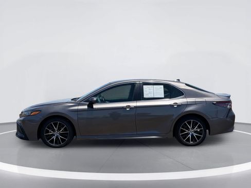 Used 2023 Toyota Camry SE FWD image 3