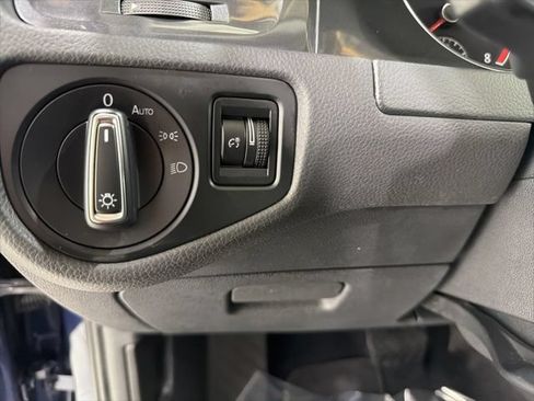 Used 2018 Volkswagen Golf S FWD image 12