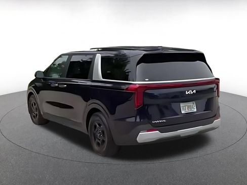Used 2026 Kia Carnival FWD image 16