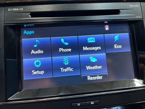 Used 2018 Toyota Avalon XLE image 18