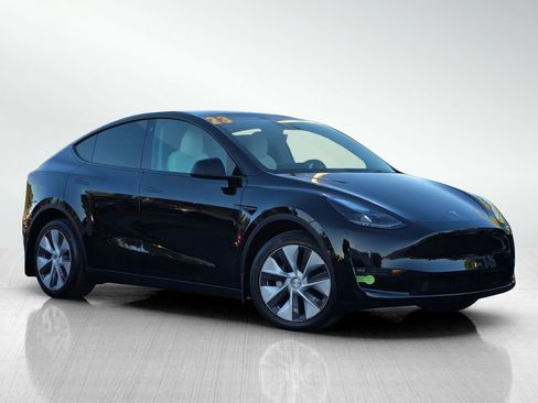 Used 2023 Tesla Model Y Long Range image 1