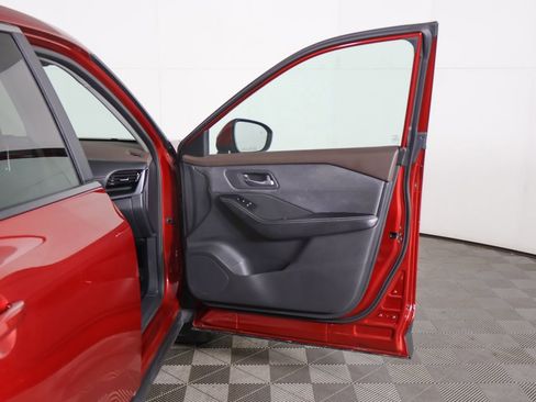 Used 2023 Nissan Rogue SV image 16