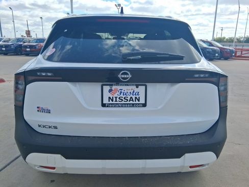 New 2026 Nissan Kicks SV w/ SV Premium Package FWD image 6