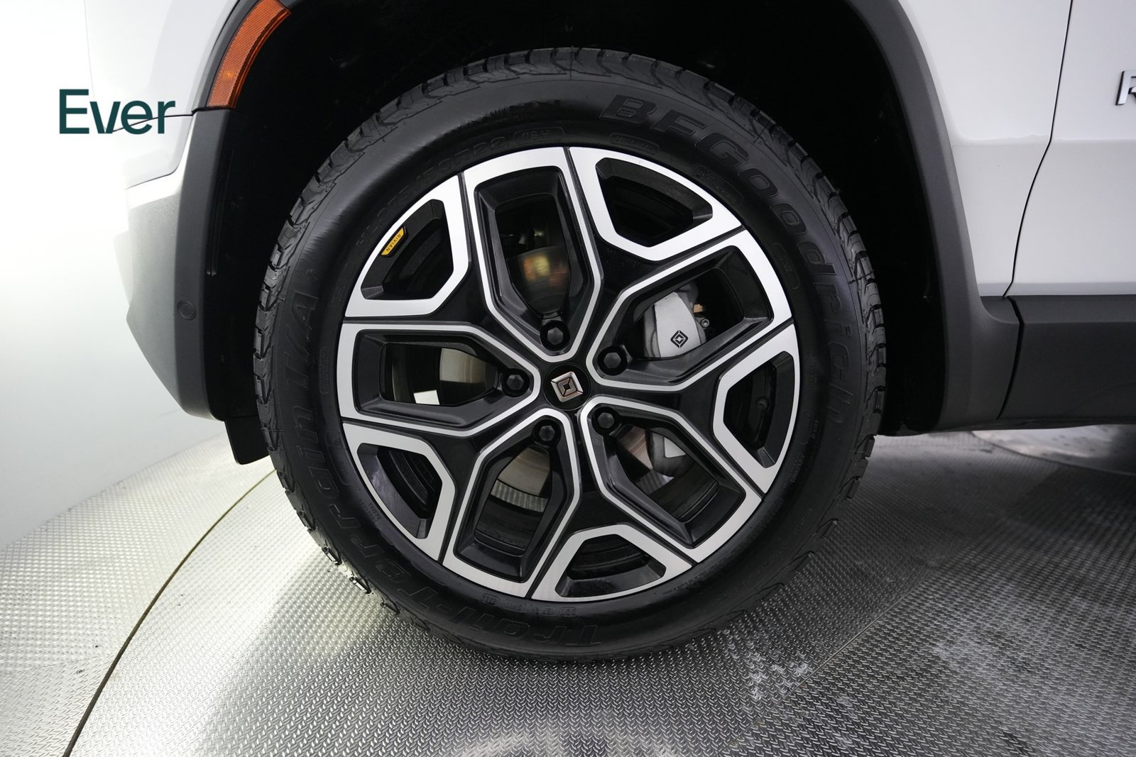 Used 2026 Rivian R1S Adventure Tri AWD/4WD image 19