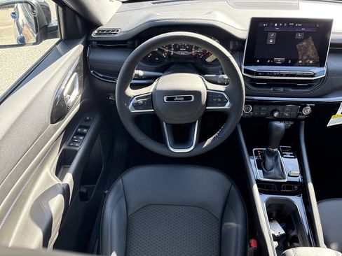 New 2026 Jeep Compass Latitude image 14