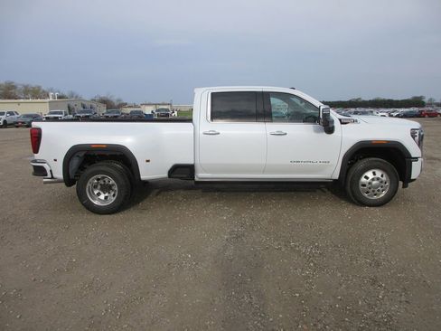 New 2026 GMC Sierra 3500 Denali w/ Denali Reserve Package AWD/4WD image 3