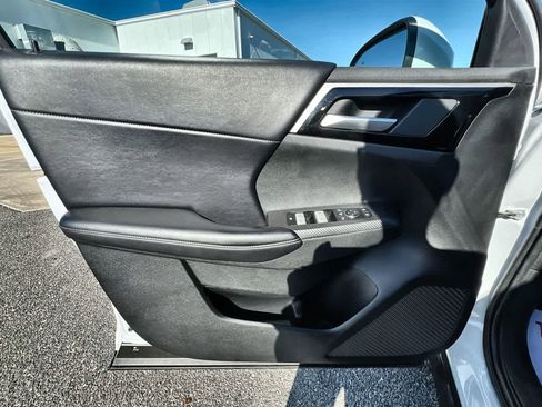 Used 2024 Mitsubishi Outlander SE image 22