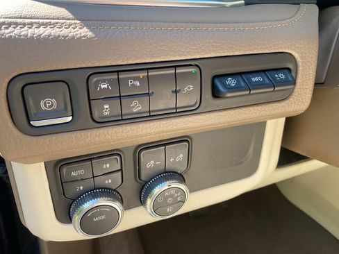 Used 2021 GMC Yukon Denali AWD/4WD image 16
