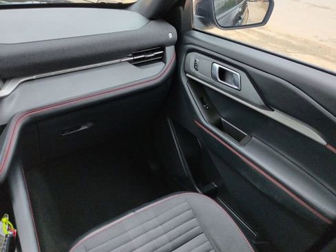 Certified 2025 Ford Explorer ST-Line image 17