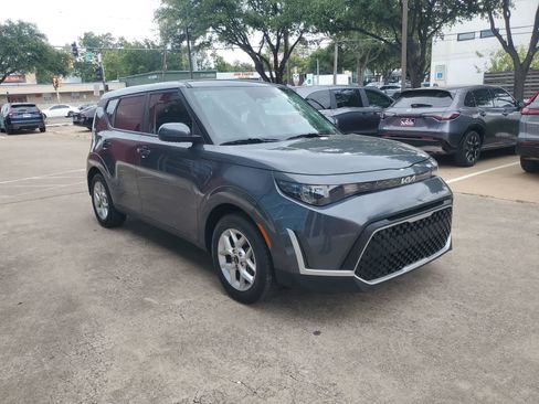 Used 2024 Kia Soul LX w/ Option Group 015 FWD image 9