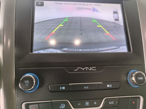 Used 2019 Ford Fusion SE image 21