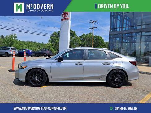 Used 2025 Honda Civic Sport image 2