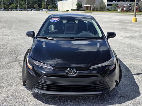 Used 2024 Toyota Corolla LE FWD image 2