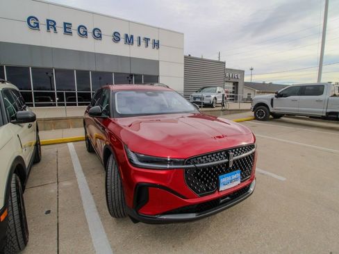 Used 2026 Lincoln Nautilus Premier w/ Jet Appearance Package image 2