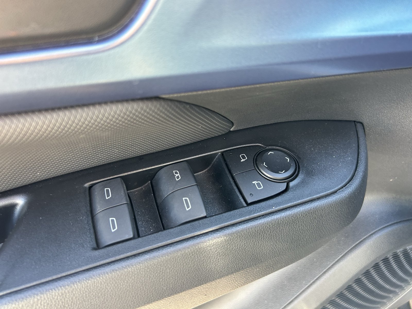 Certified 2024 Chevrolet Equinox EV LT FWD image 16
