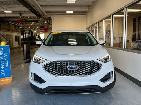 Used 2024 Ford Edge SEL w/ Convenience Package AWD/4WD image 3
