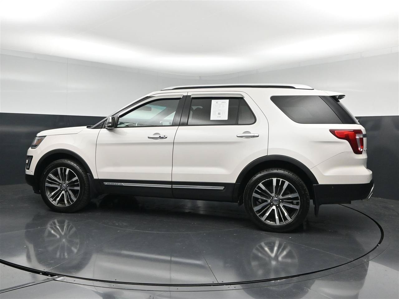 Used 2017 Ford Explorer Platinum AWD/4WD image 8