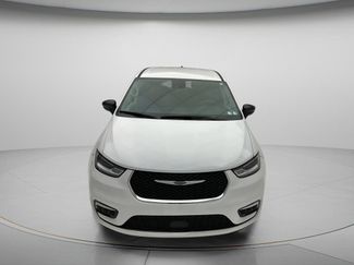 Used 2024 Chrysler Pacifica Touring-L FWD video 2