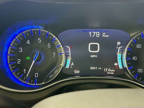 Used 2024 Chrysler Pacifica Limited w/ S Appearance Package image 14