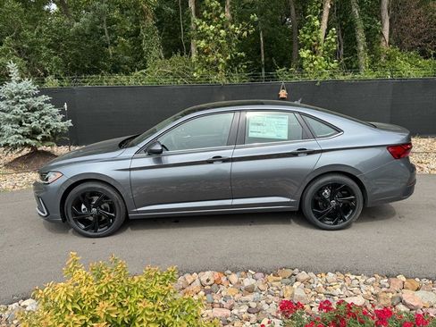 New 2025 Volkswagen Jetta SE image 2