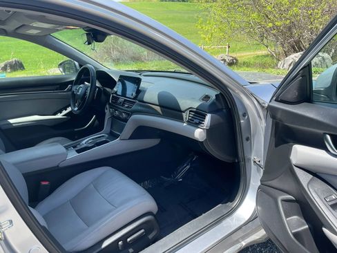 Used 2018 Honda Accord Touring image 28