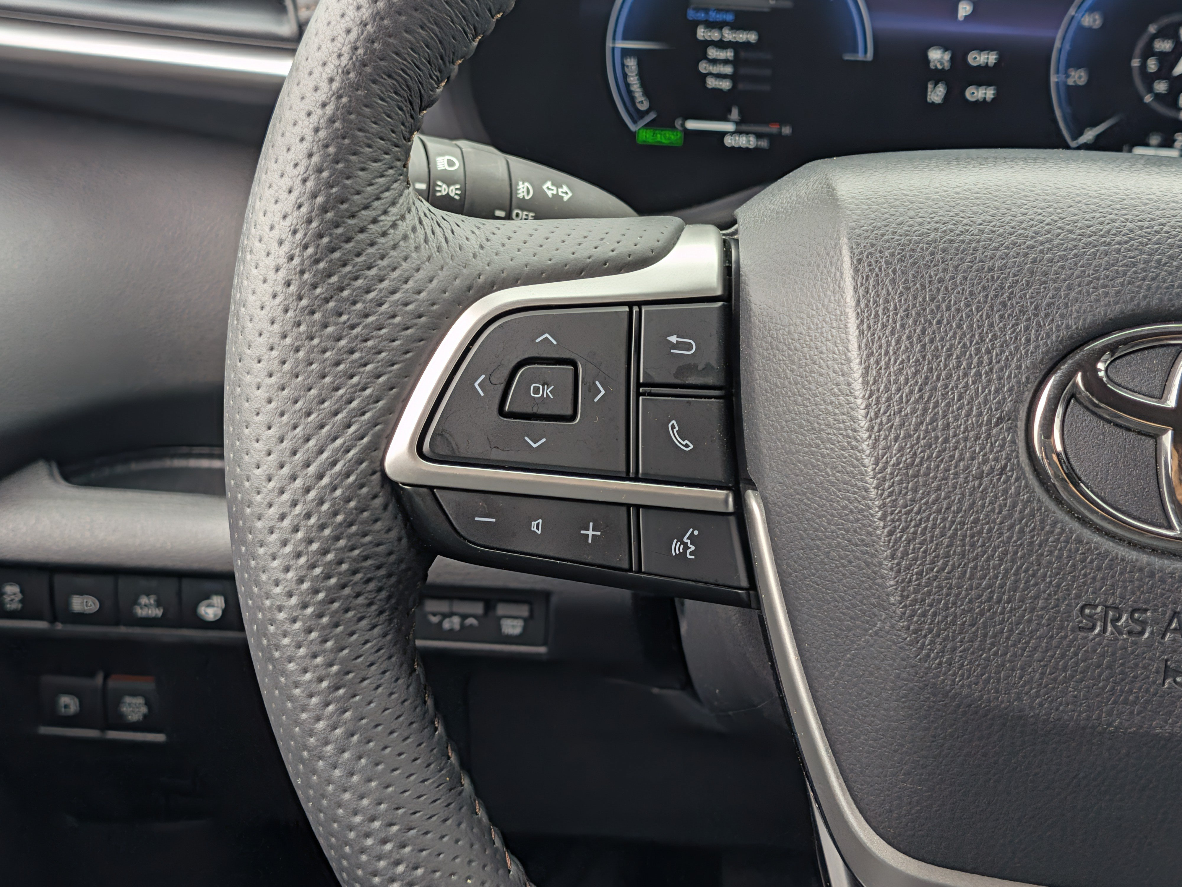 Used 2025 Toyota Sienna Platinum AWD/4WD image 42