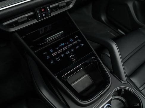 Used 2025 Porsche Cayenne AWD/4WD image 25