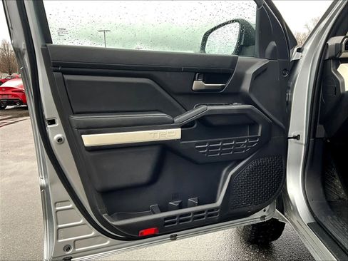 Used 2024 Toyota Tacoma TRD Off-Road image 9