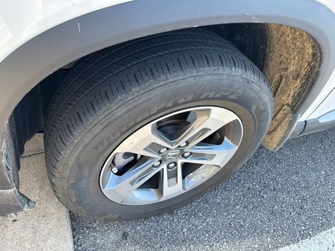Used 2025 Honda Pilot EX-L image 2