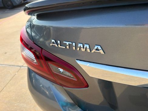 Used 2017 Nissan Altima 2.5 SR w/ Midnight Edition Package FWD image 10