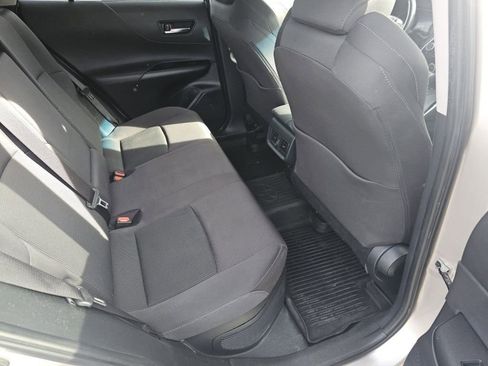 Used 2024 Toyota Venza LE AWD/4WD image 5