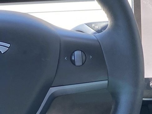 Used 2024 Tesla Model Y Long Range AWD/4WD image 26