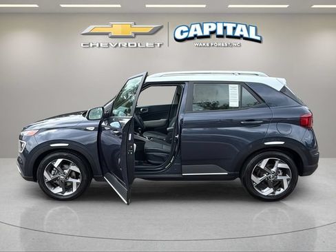 Used 2021 Hyundai Venue w/ Cargo Package FWD image 9