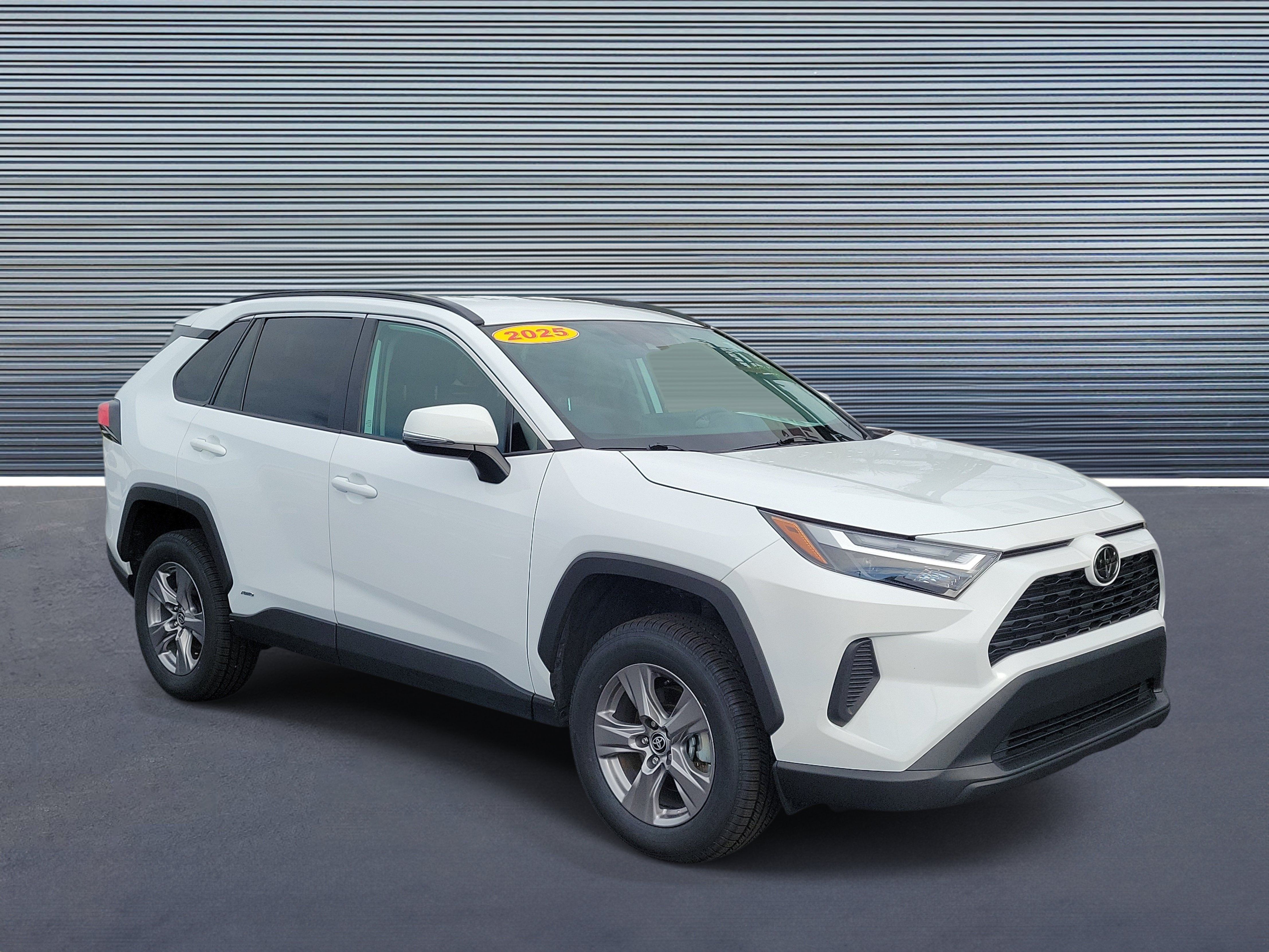 Used 2025 Toyota RAV4 LE AWD/4WD image 2