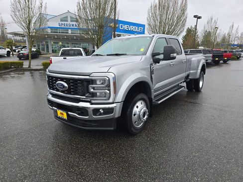 Used 2024 Ford F450 Lariat image 2