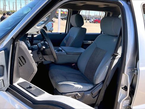 Used 2015 Ford F250 XLT w/ XLT Interior Package image 6