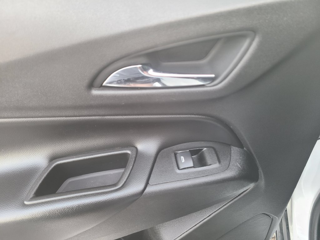 Used 2019 Chevrolet Equinox LT FWD image 17