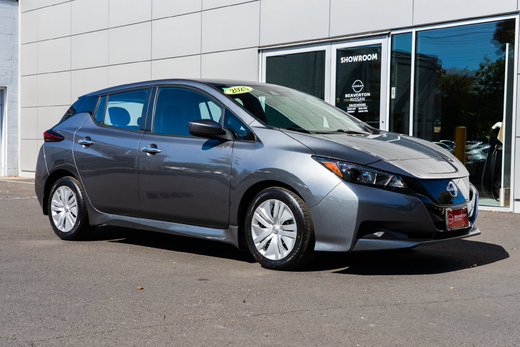 Used 2025 Nissan Leaf S FWD image 1