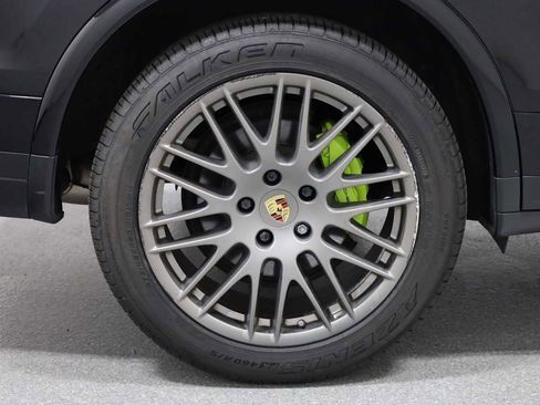 Used 2017 Porsche Cayenne S Platinum image 38