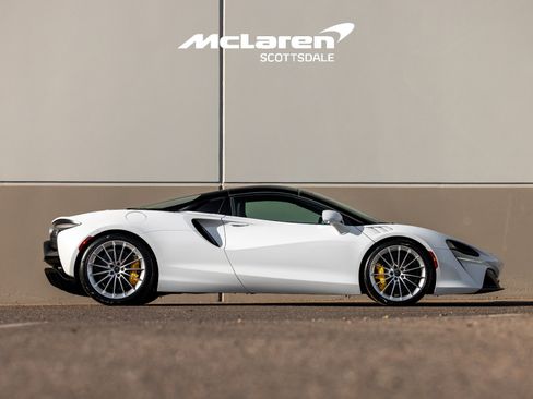 Used 2025 McLaren Artura Spider image 10