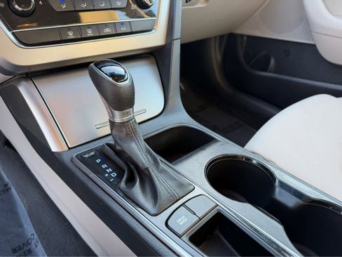 Used 2017 Hyundai Sonata SE image 13