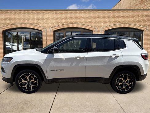 Used 2025 Jeep Compass Limited AWD/4WD image 6