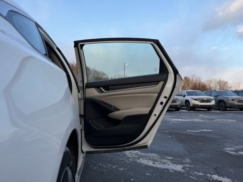 Used 2019 Honda Accord EX image 30