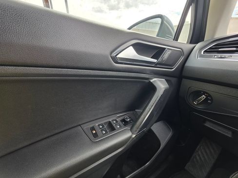 Used 2018 Volkswagen Tiguan SE FWD image 15