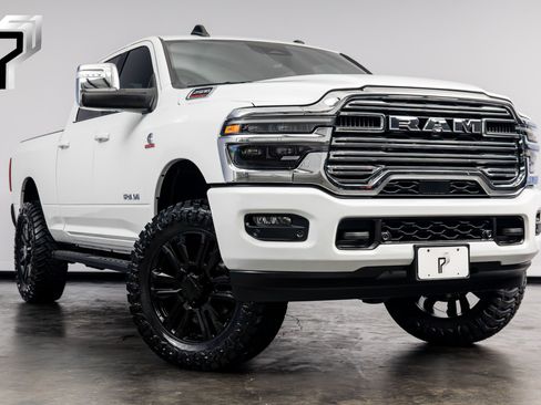 Used 2025 RAM 2500 Laramie AWD/4WD image 1