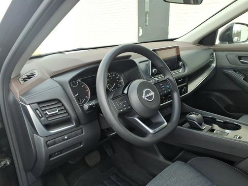 Used 2023 Nissan Rogue SV image 5